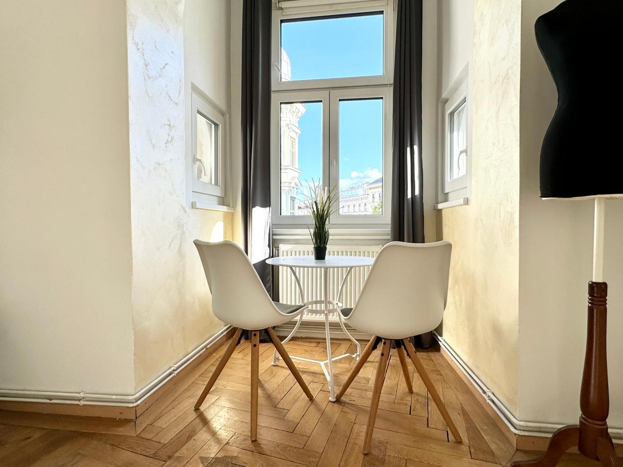 Premium Apartment Located At The Famous Vienna Kutschkermarkt Luaran gambar