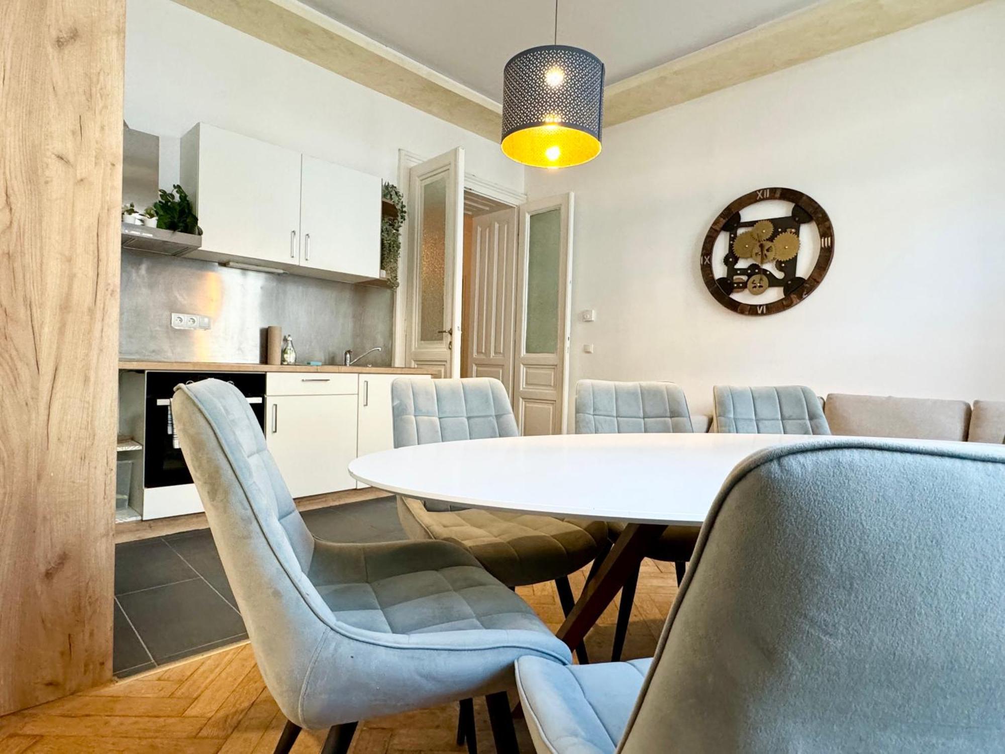 Premium Apartment Located At The Famous Vienna Kutschkermarkt Luaran gambar